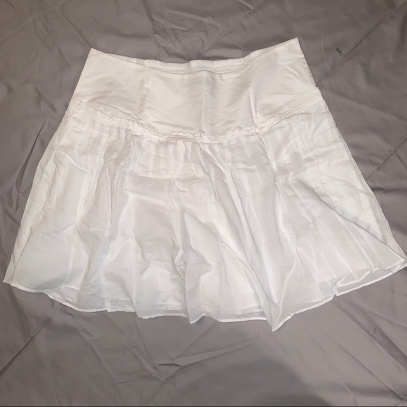 White skirt - Picture 2 of 3